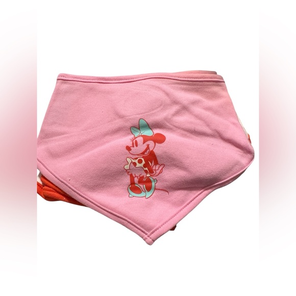 Get Ready for Mealtime Fun with Disney Minnie Mouse 6 Piece Bib Set! - Picture 2 of 7